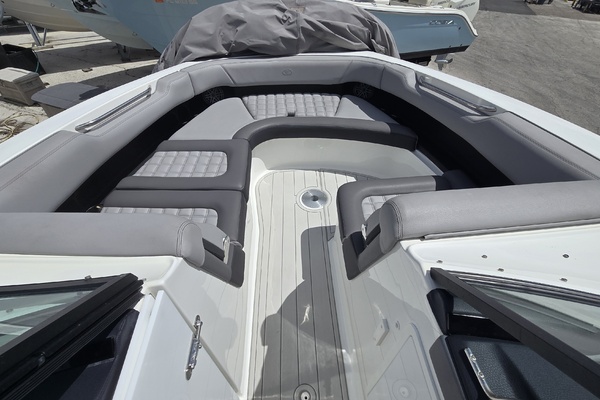 30ft Cobalt Yacht For Sale