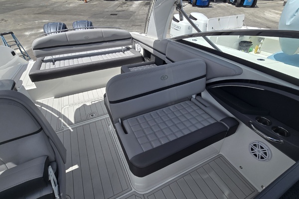 30ft Cobalt Yacht For Sale