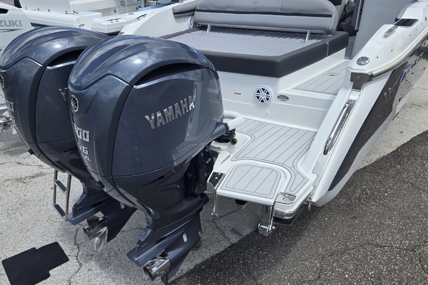 30ft Cobalt Yacht For Sale