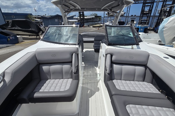 30ft Cobalt Yacht For Sale