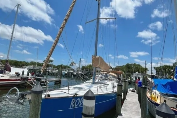 42-ft-Beneteau-2005-423-Robin Cocoa Florida United States  yacht for sale