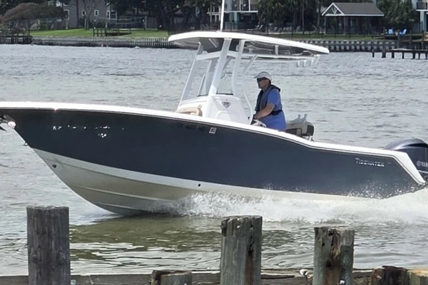 24-ft-Tidewater-2019-232 CC Adventure-D&D Seabrook Texas United States  yacht for sale
