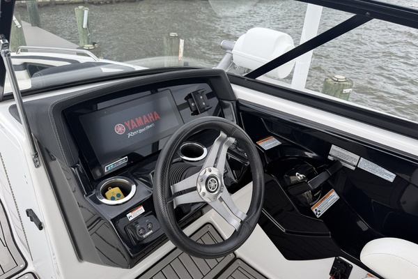 24ft Yamaha Boats Yacht For Sale