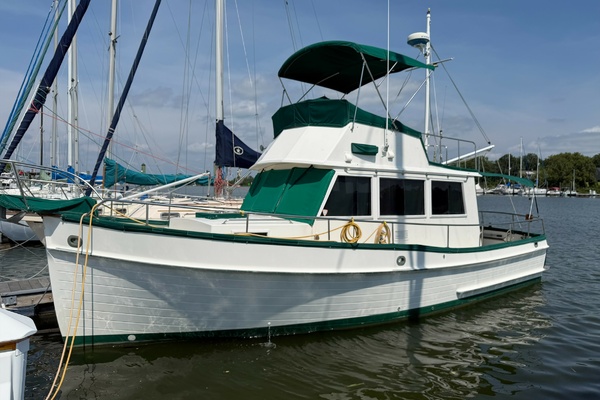 Piccolo 32ft Grand Banks Yacht For Sale