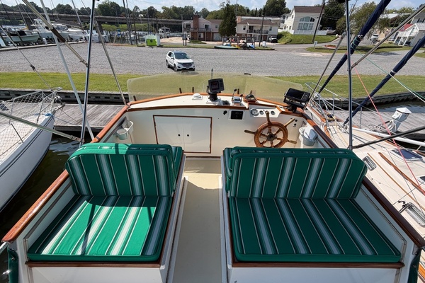 Piccolo 32ft Grand Banks Yacht For Sale