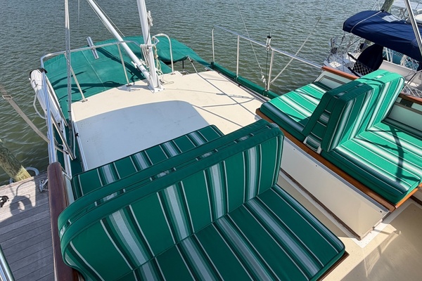 Piccolo 32ft Grand Banks Yacht For Sale