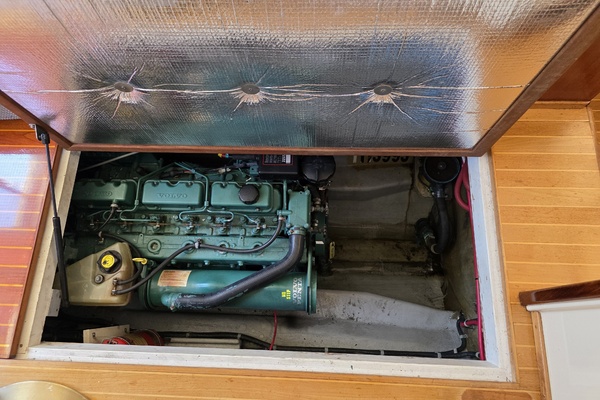 forward engine hatch