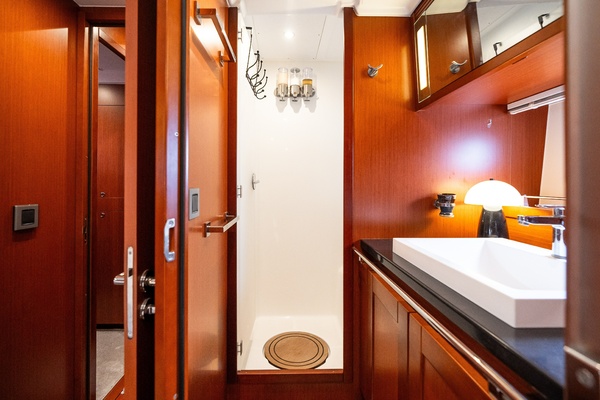 Lake House 50ft Beneteau Yacht For Sale