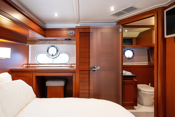 Lake House 50ft Beneteau Yacht For Sale