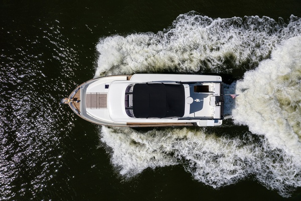 Lake House 50ft Beneteau Yacht For Sale