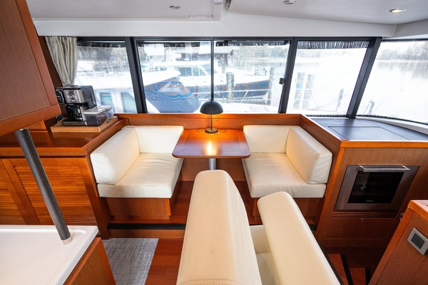 Lake House 50ft Beneteau Yacht For Sale