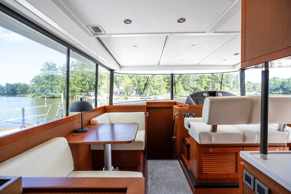 Lake House 50ft Beneteau Yacht For Sale