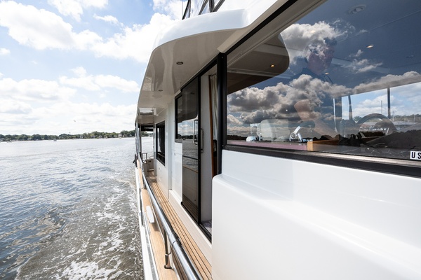 Lake House 50ft Beneteau Yacht For Sale