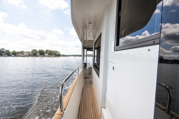 Lake House 50ft Beneteau Yacht For Sale