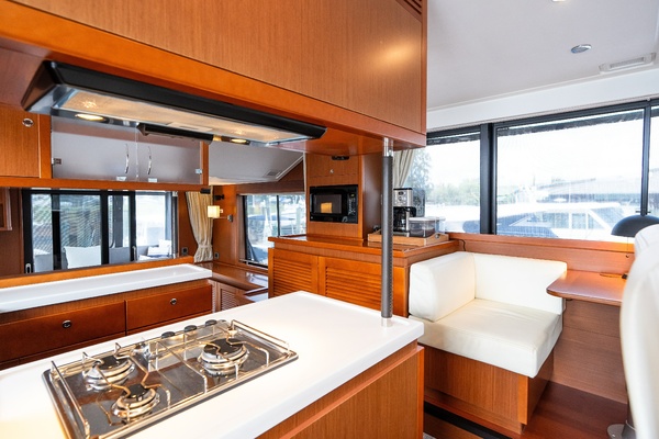 Lake House 50ft Beneteau Yacht For Sale