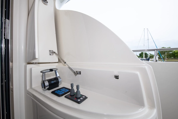 Marquis 720 FLY Yacht For Sale