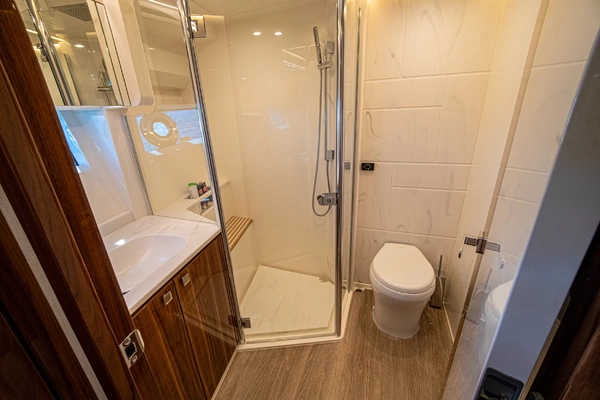 Riviera 6800 Sport Yacht Platinum Edition Yacht For Sale