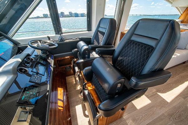 Riviera 6800 Sport Yacht Platinum Edition Yacht For Sale