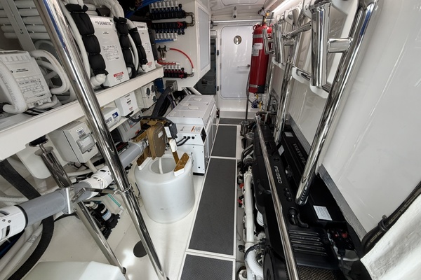 DON T BACK OFF 68ft Riviera Yacht For Sale