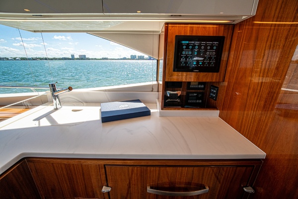 DON T BACK OFF 68ft Riviera Yacht For Sale