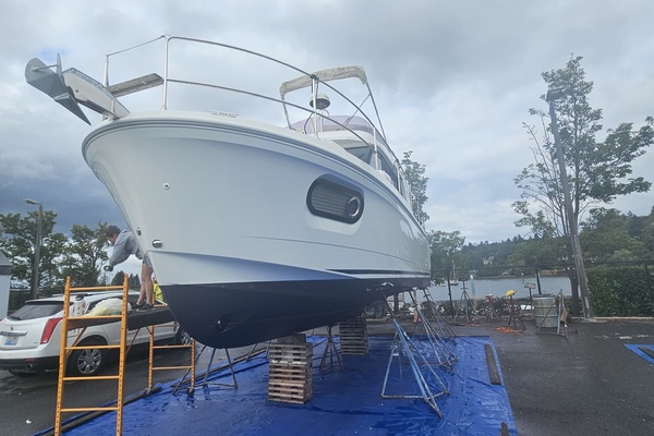 2020 Beneteau Swift Trawler 30 on the hard