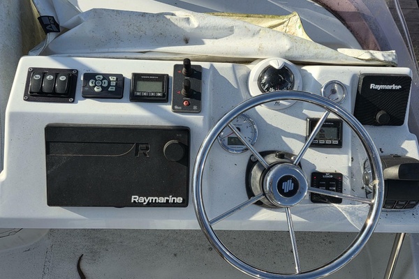 Fly bridge helm station