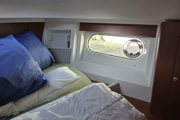 Huge vee-berth with hatches and port lights