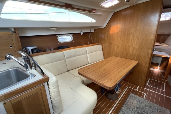 QUESTION OF BALANCE 32ft Catalina Yacht For Sale