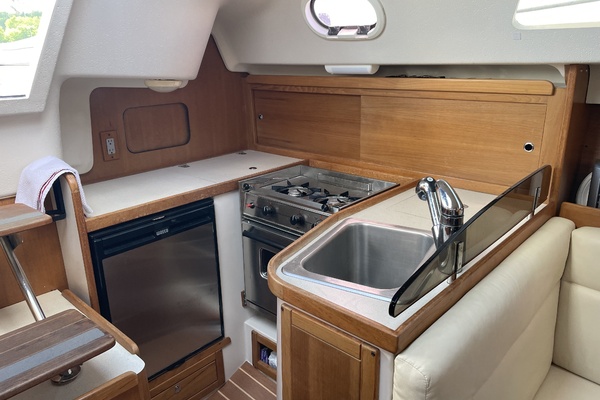 QUESTION OF BALANCE 32ft Catalina Yacht For Sale