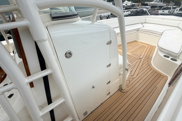 Stars  amp  Stripes 32ft Boston Whaler Yacht For Sale