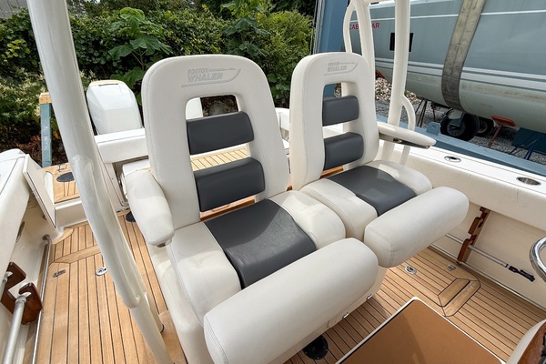 Stars  amp  Stripes 32ft Boston Whaler Yacht For Sale