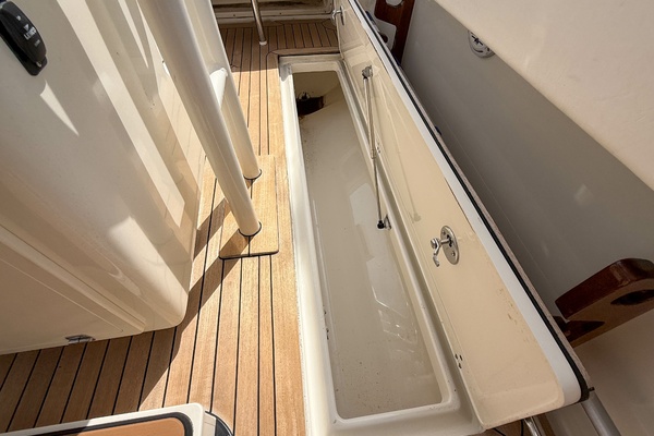 Stars  amp  Stripes 32ft Boston Whaler Yacht For Sale
