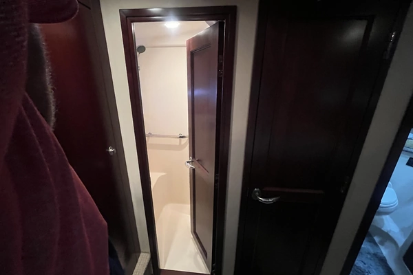 Sea Ray 58 Sedan Bridge Yacht For Sale