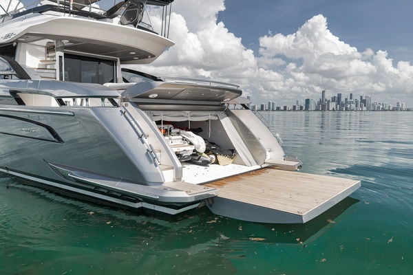 80ft Azimut Yacht For Sale