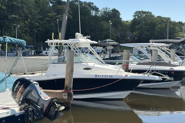 23ft Seaswirl Striper Yacht For Sale