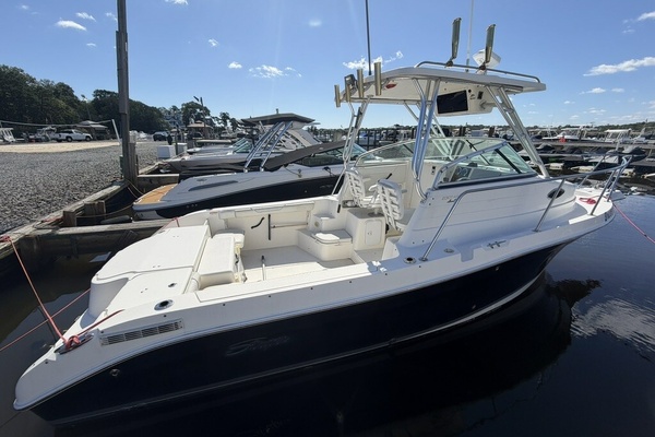 23ft Seaswirl Striper Yacht For Sale