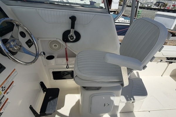 23ft Seaswirl Striper Yacht For Sale