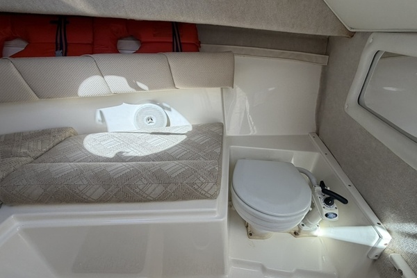 23ft Seaswirl Striper Yacht For Sale