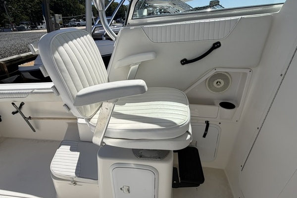 23ft Seaswirl Striper Yacht For Sale