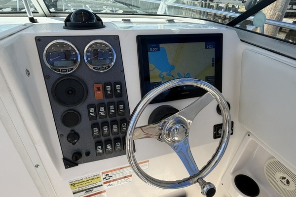 23ft Seaswirl Striper Yacht For Sale