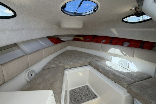 23ft Seaswirl Striper Yacht For Sale