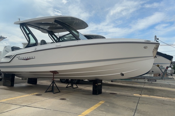 25ft Monterey Yacht For Sale