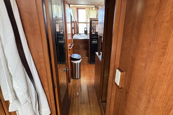 Severance Package 48ft Ricker Yacht For Sale