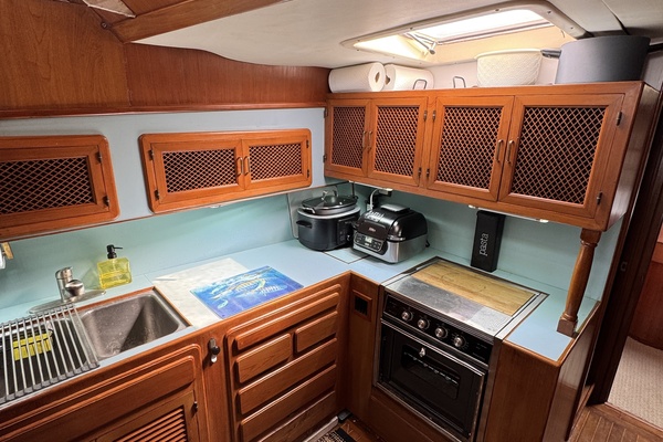 Severance Package 48ft Ricker Yacht For Sale