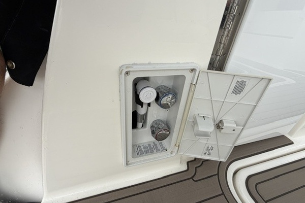Transom hot/cold shower