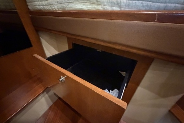 Forward berth drawers