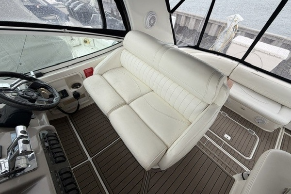 Helm seat