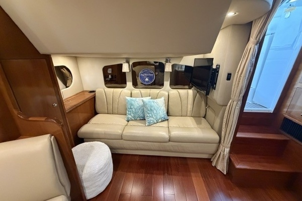 Salon aft sofa bed