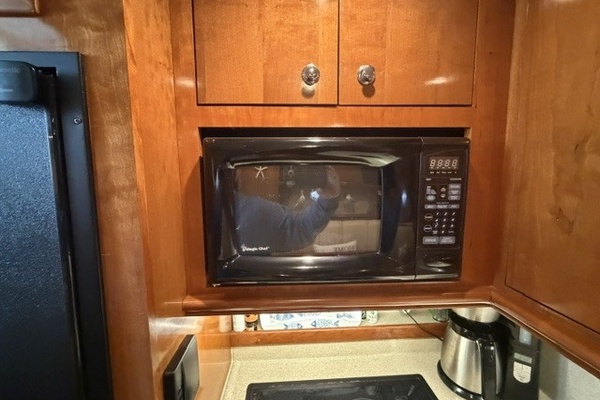 Galley microwave