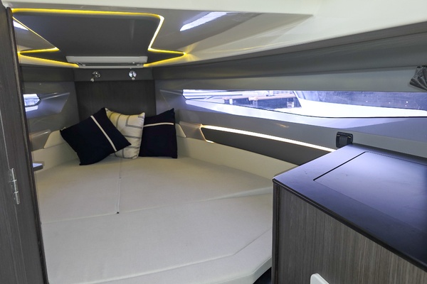 33ft Navan Yacht For Sale